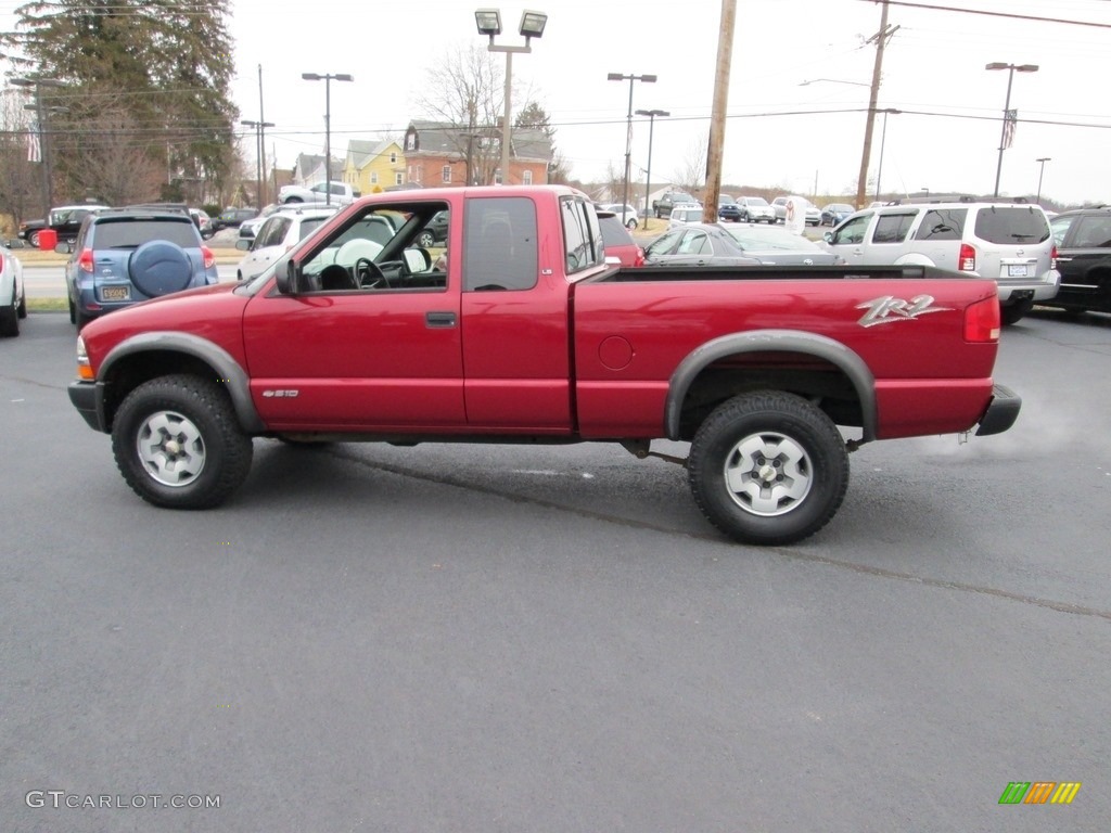 2003 S10 ZR2 Extended Cab 4x4 - Victory Red / Graphite photo #9