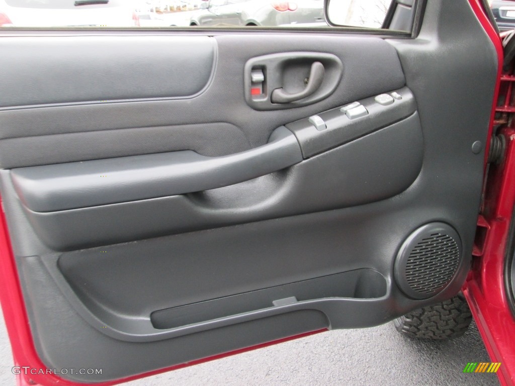 2003 S10 ZR2 Extended Cab 4x4 - Victory Red / Graphite photo #12