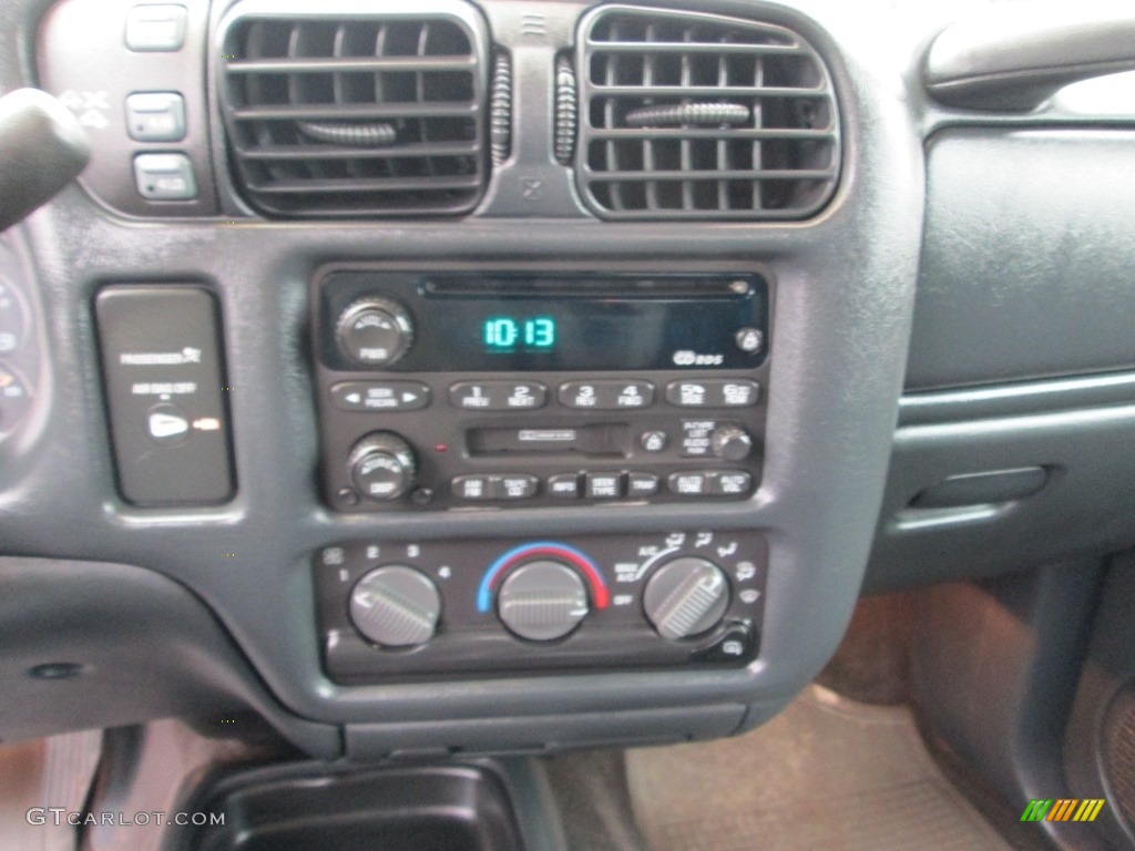 2003 S10 ZR2 Extended Cab 4x4 - Victory Red / Graphite photo #20
