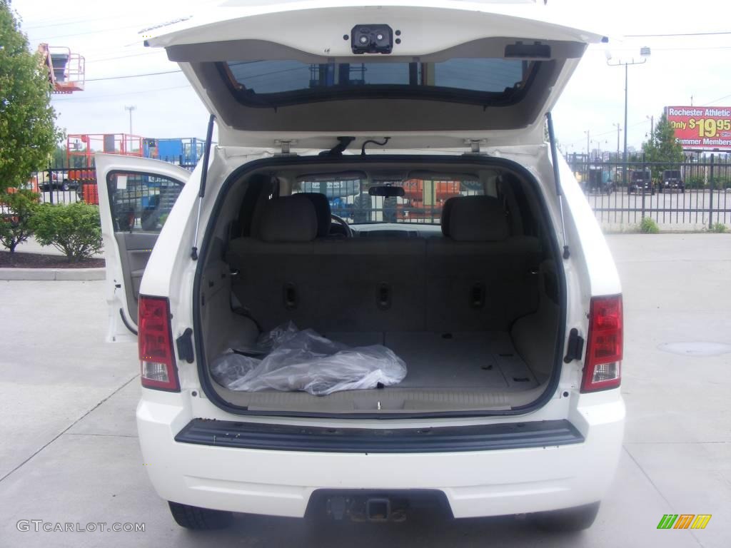 2006 Grand Cherokee Laredo 4x4 - Stone White / Khaki photo #16