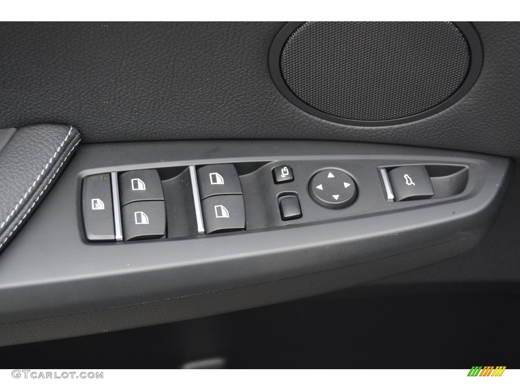2017 BMW X4 xDrive28i Controls Photo #117942668