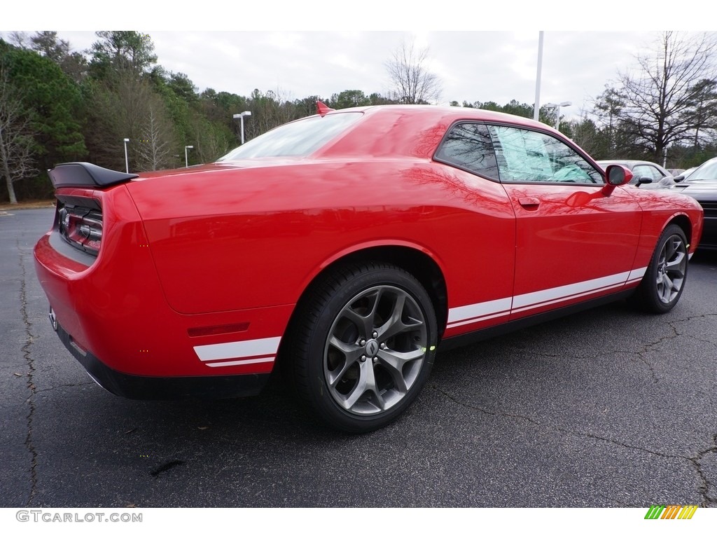 TorRed 2017 Dodge Challenger SXT Exterior Photo #117945083