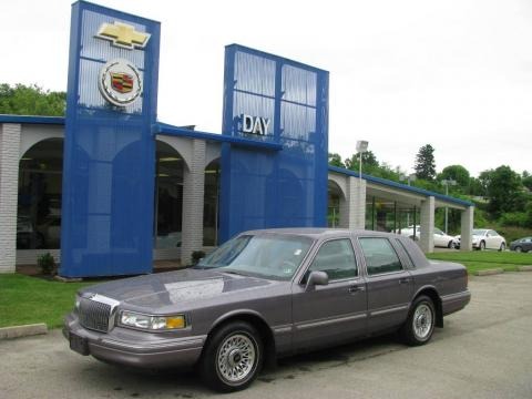 1996 Lincoln Town Car Executive Data, Info and Specs