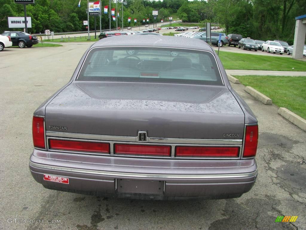 1996 Town Car Executive - Medium Graphite Metallic / Light Gray photo #4