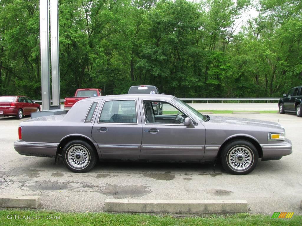 1996 Town Car Executive - Medium Graphite Metallic / Light Gray photo #5