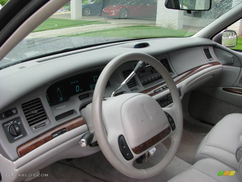 1996 Town Car Executive - Medium Graphite Metallic / Light Gray photo #11