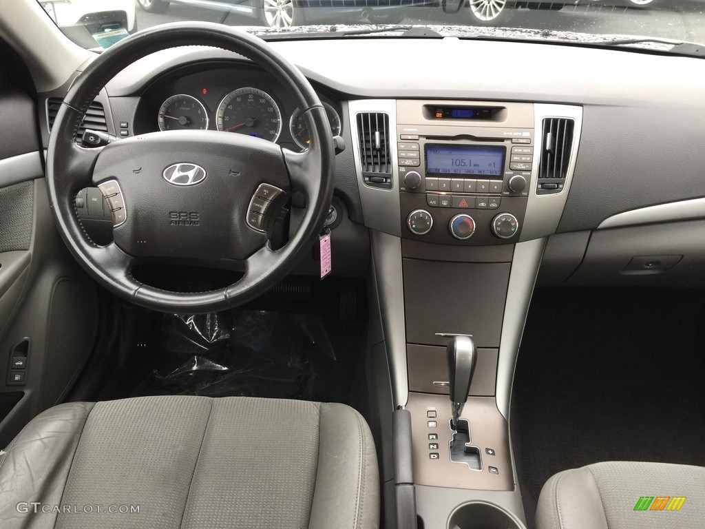 2010 Sonata SE V6 - Ebony Black / Gray photo #12