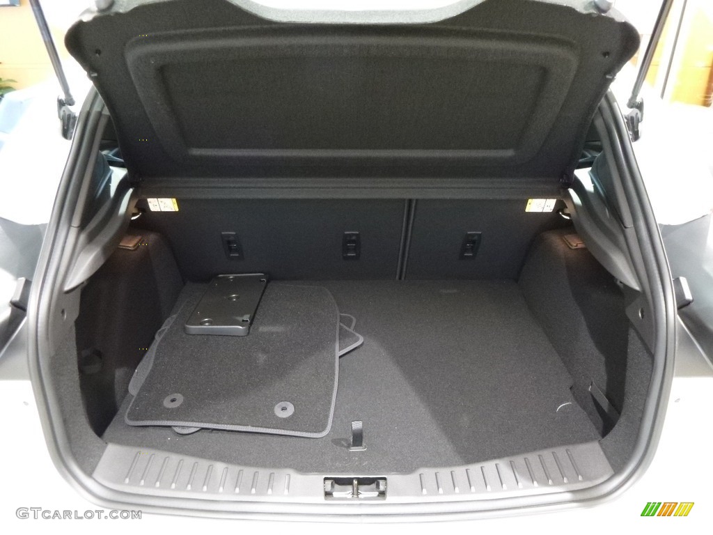 2016 Ford Focus RS Trunk Photos