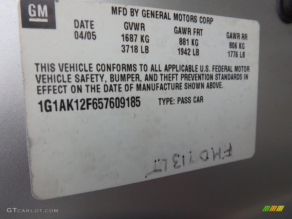 2005 Cobalt Coupe - Ultra Silver Metallic / Gray photo #14