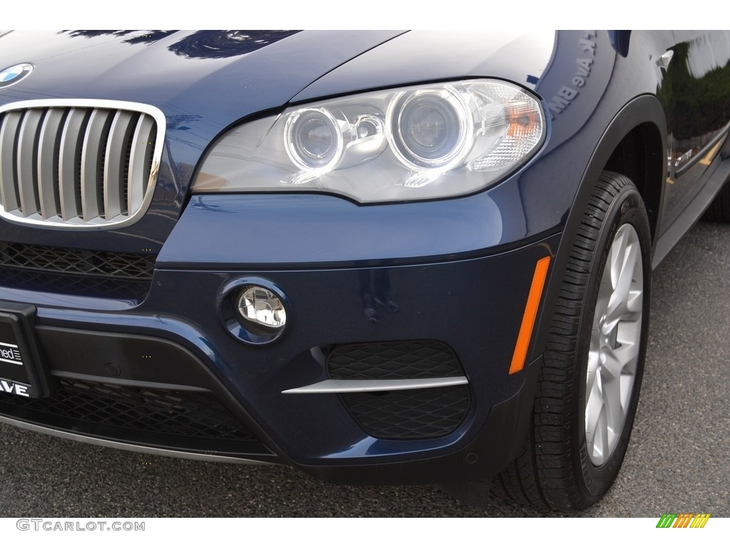 2013 X5 xDrive 35i Premium - Deep Sea Blue Metallic / Black photo #32