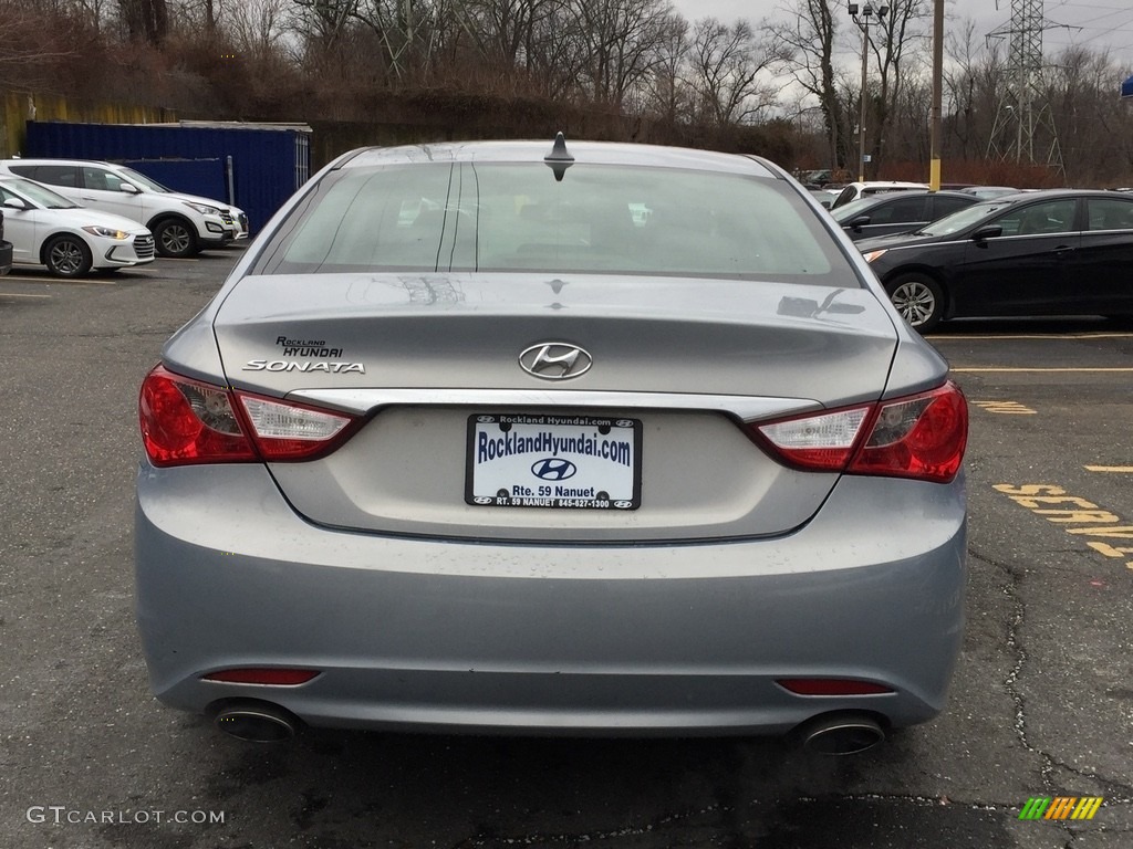 2011 Sonata SE - Iridescent Silver Blue Metallic / Black photo #5
