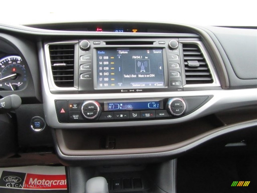 2017 Toyota Highlander XLE Controls Photo #117954308