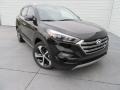 Front 3/4 View of 2017 Tucson Limited
