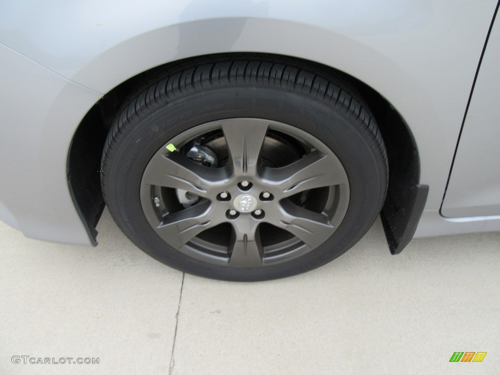 2017 Toyota Sienna SE Wheel Photos