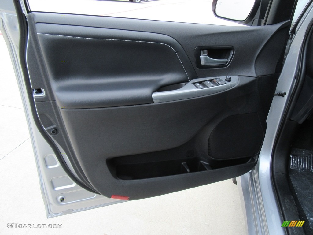 2017 Toyota Sienna SE Door Panel Photos