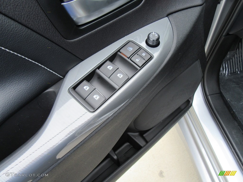 2017 Toyota Sienna SE Controls Photo #117958448
