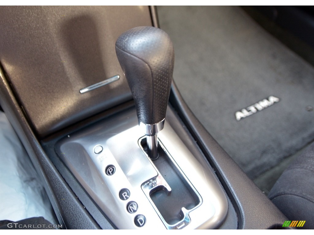 2012 Altima 2.5 S - Red Alert / Charcoal photo #13