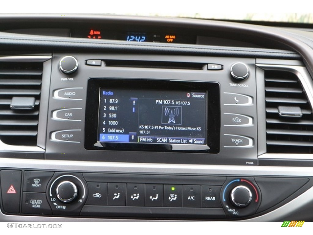 2017 Toyota Highlander LE AWD Controls Photos