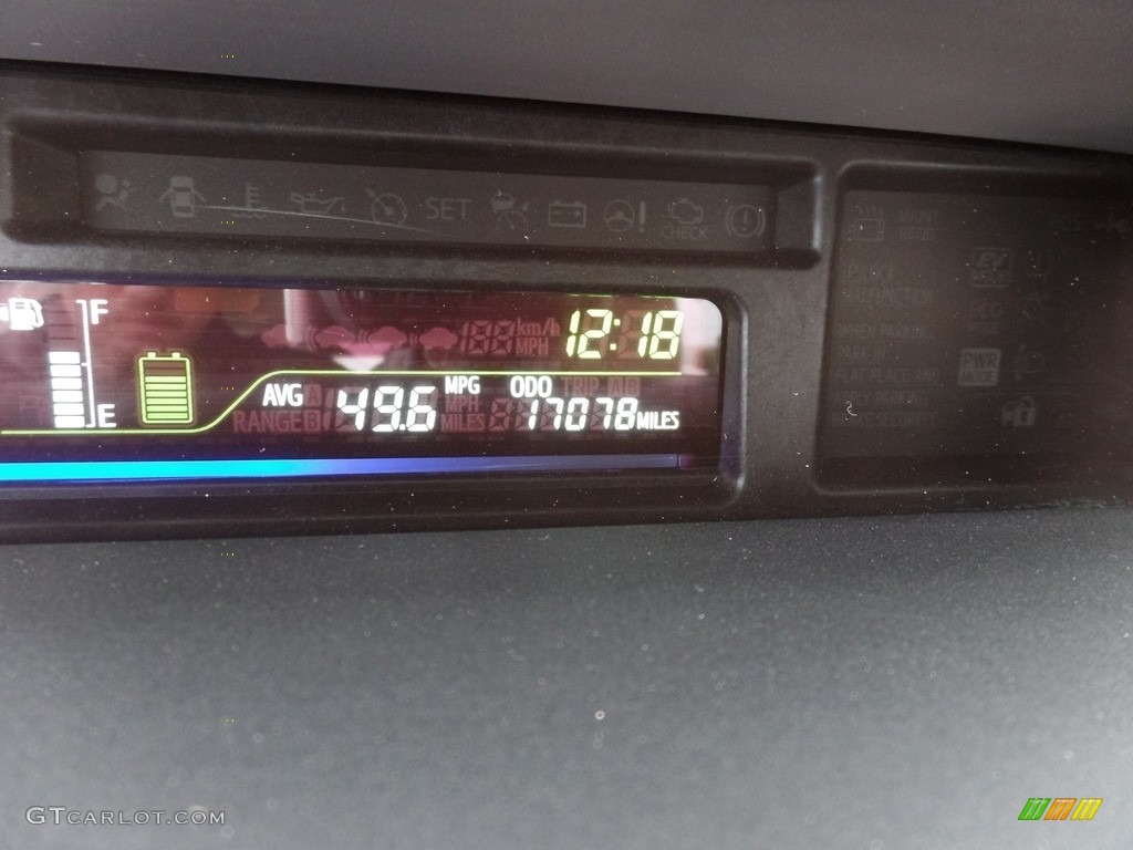 2014 Prius v Two - Clear Sky Metallic / Bisque photo #17