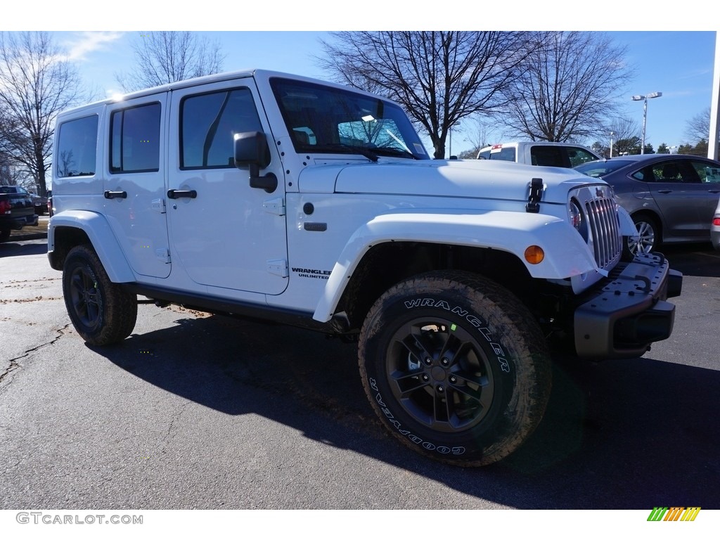 2017 Wrangler Unlimited Sahara 4x4 - Bright White / Black photo #4