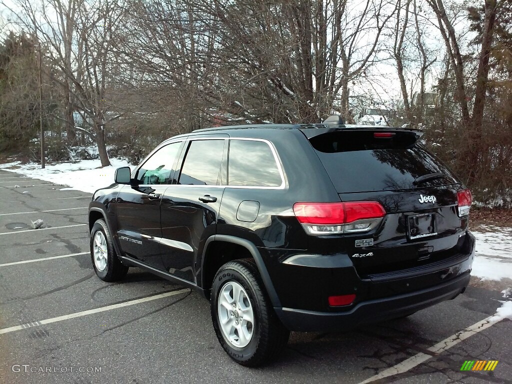 2017 Grand Cherokee Laredo 4x4 - Diamond Black Crystal Pearl / Black photo #4