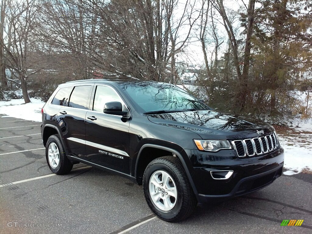 2017 Grand Cherokee Laredo 4x4 - Diamond Black Crystal Pearl / Black photo #5