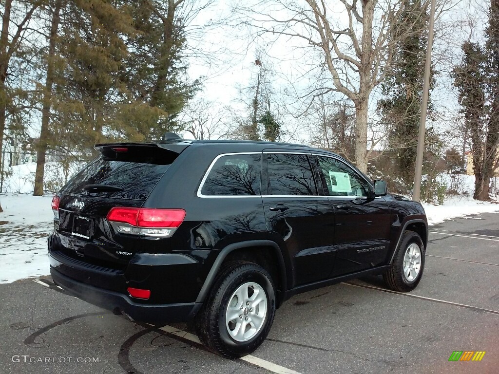 2017 Grand Cherokee Laredo 4x4 - Diamond Black Crystal Pearl / Black photo #7