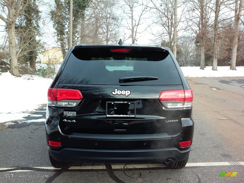 2017 Grand Cherokee Laredo 4x4 - Diamond Black Crystal Pearl / Black photo #8