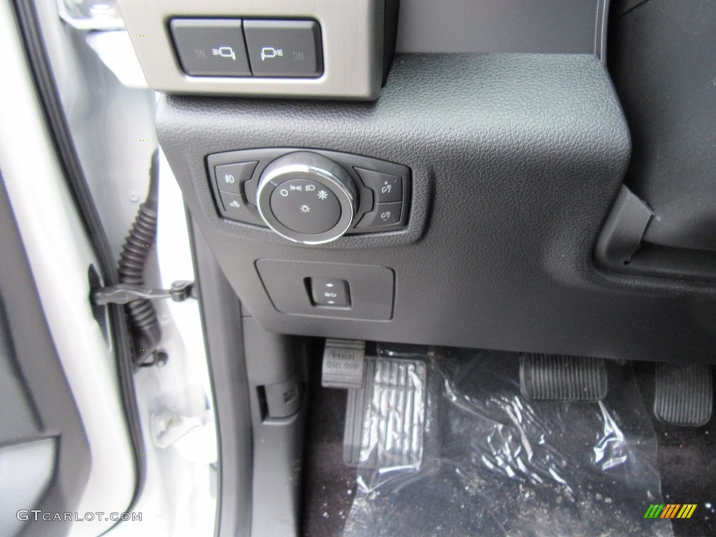 2017 F150 Platinum SuperCrew 4x4 - White Platinum / Black photo #36