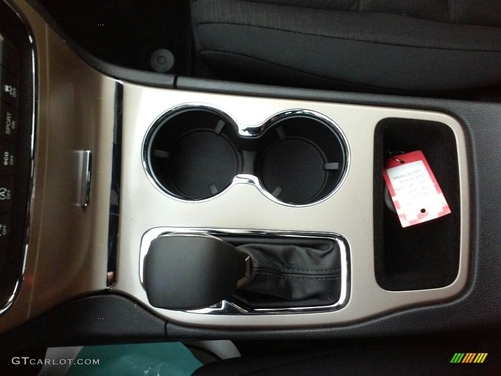 2017 Grand Cherokee Laredo 4x4 - Diamond Black Crystal Pearl / Black photo #18