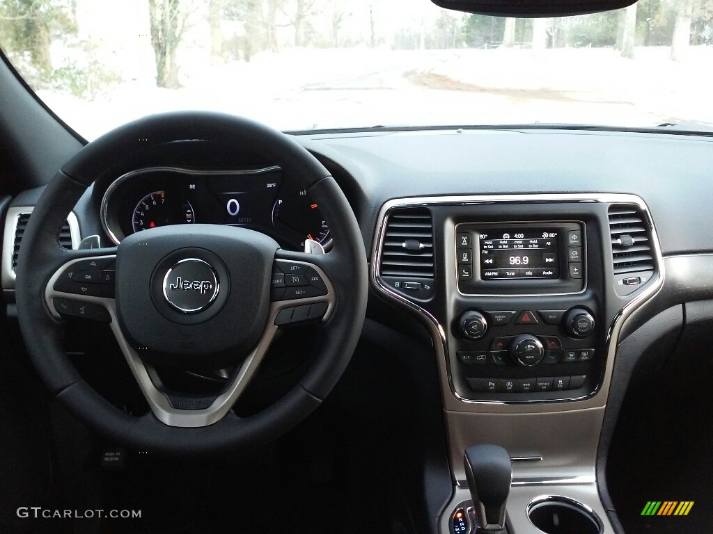 2017 Grand Cherokee Laredo 4x4 - Diamond Black Crystal Pearl / Black photo #19