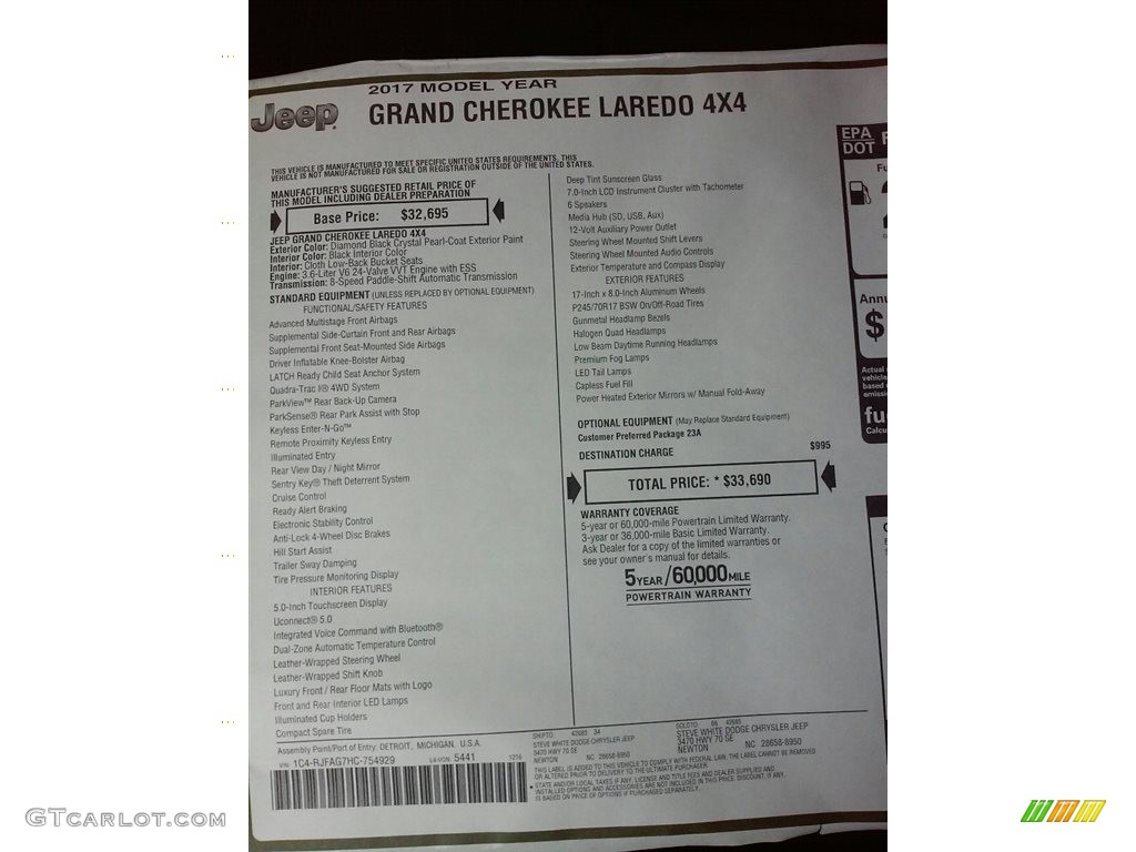 2017 Grand Cherokee Laredo 4x4 - Diamond Black Crystal Pearl / Black photo #24