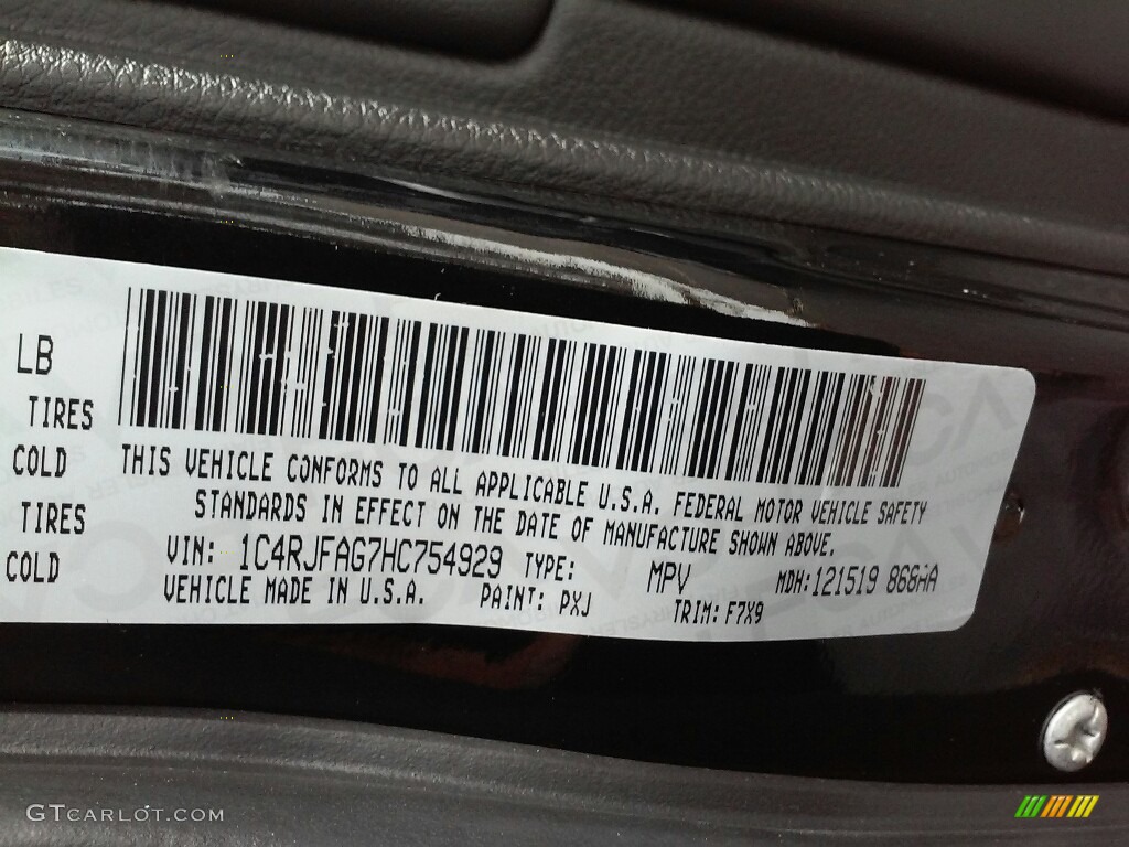 2017 Grand Cherokee Laredo 4x4 - Diamond Black Crystal Pearl / Black photo #25