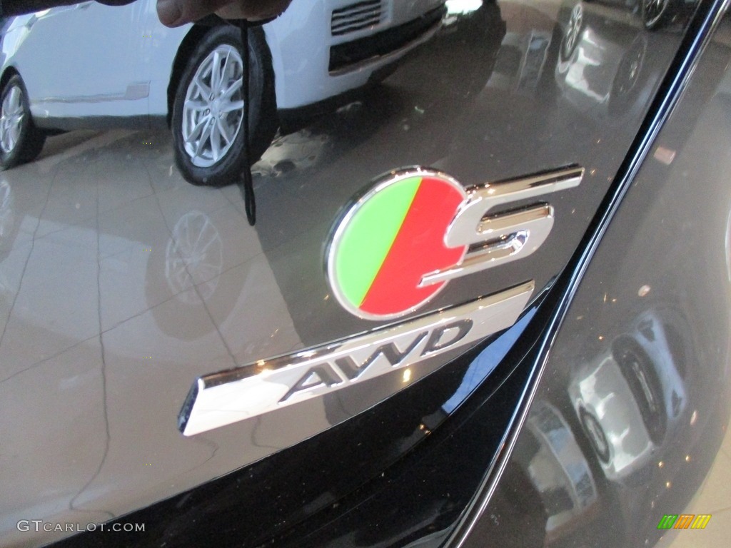 2017 Jaguar XF S AWD Marks and Logos Photos