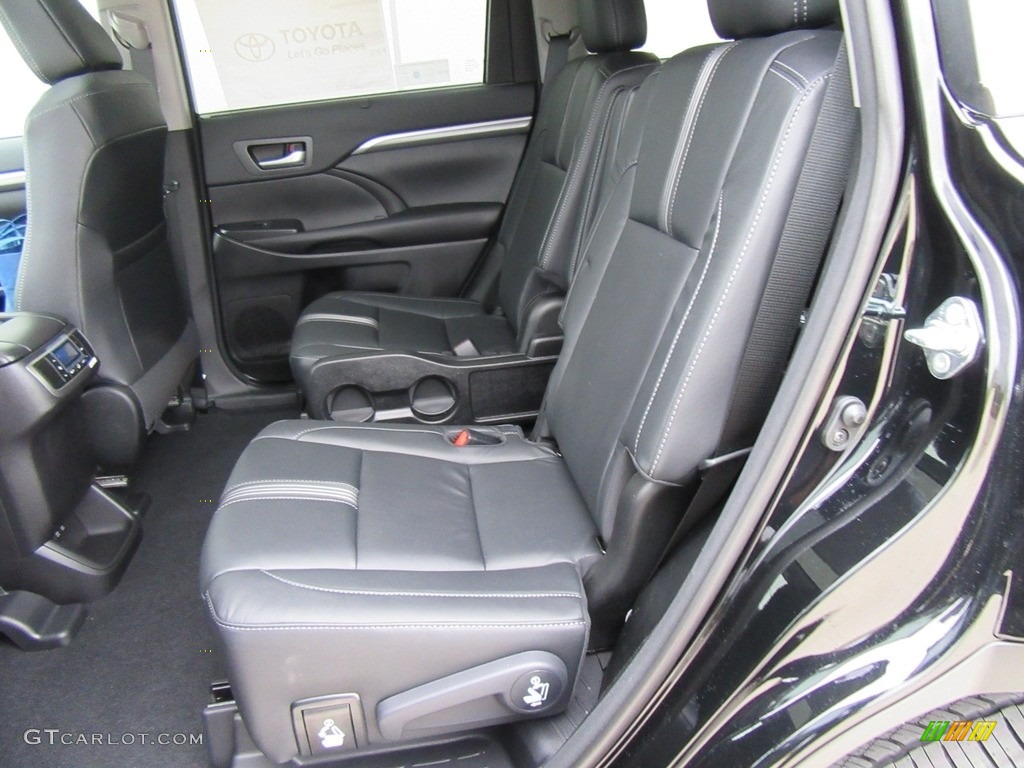 2017 Toyota Highlander SE Rear Seat Photos