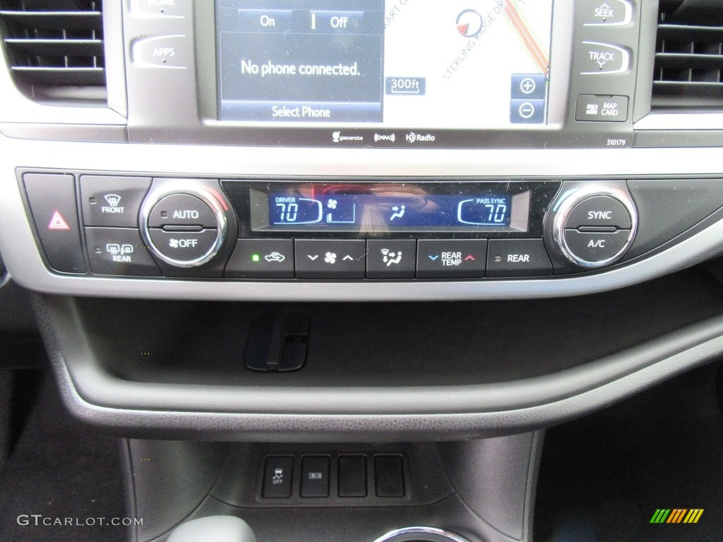 2017 Toyota Highlander SE Controls Photos