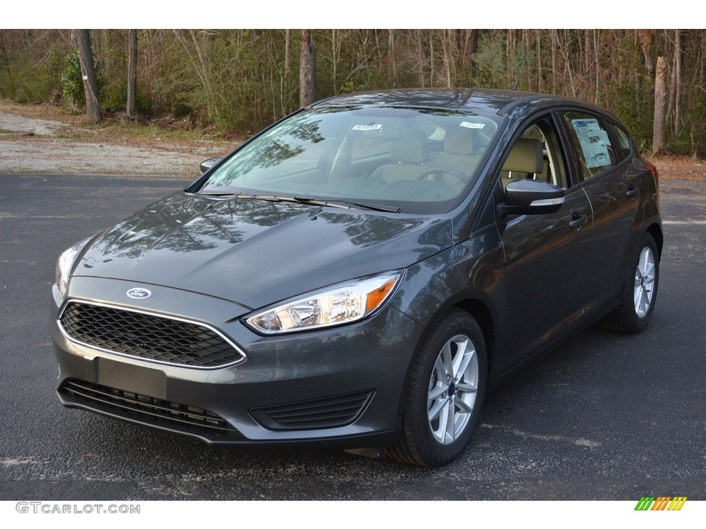 Magnetic 2017 Ford Focus SE Hatch Exterior Photo #118008892