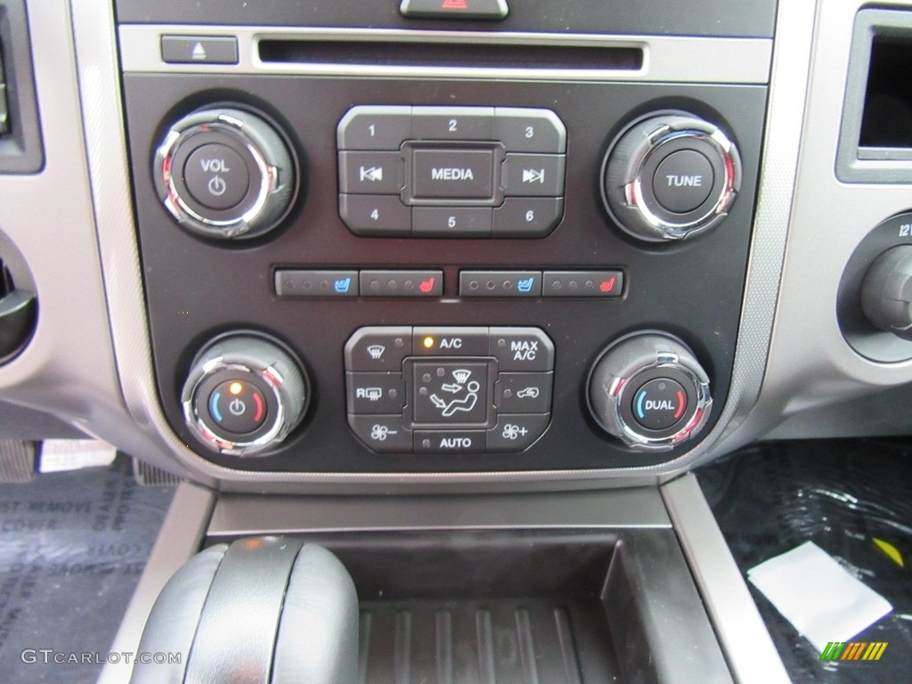 2017 Ford Expedition XLT Controls Photo #118015065