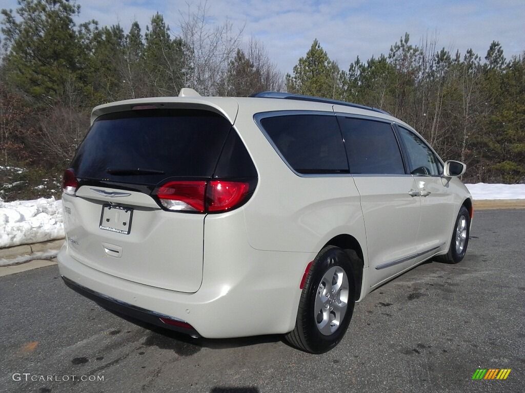 2017 Pacifica Touring L Plus - Tusk White / Black/Alloy photo #6