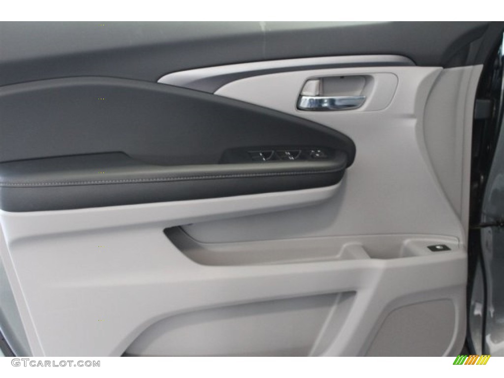 2017 Honda Ridgeline RTL AWD Gray Door Panel Photo #118026426