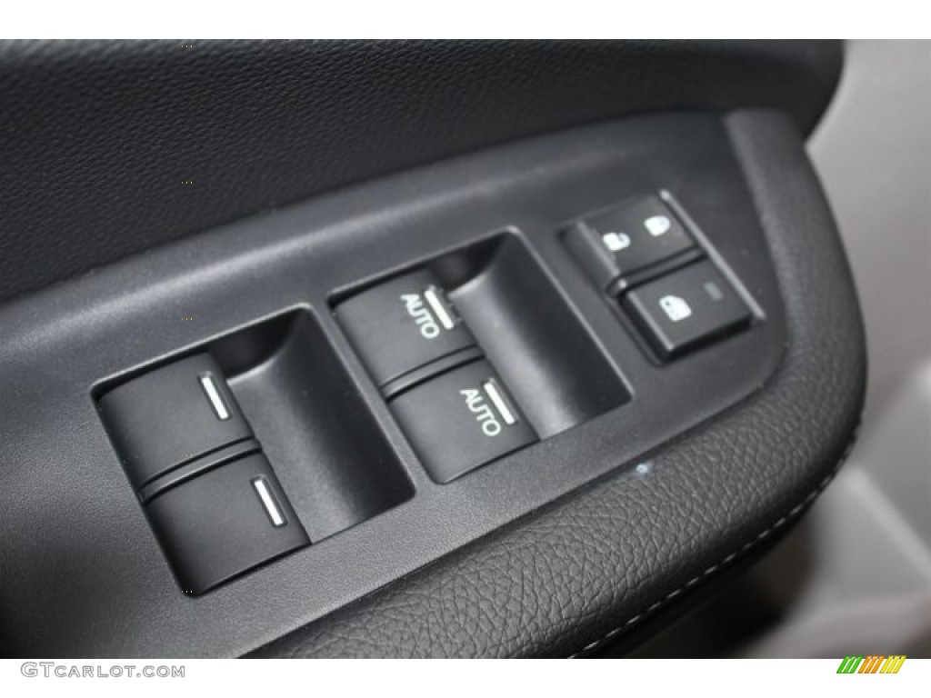 2017 Honda Ridgeline RTL AWD Controls Photo #118026441