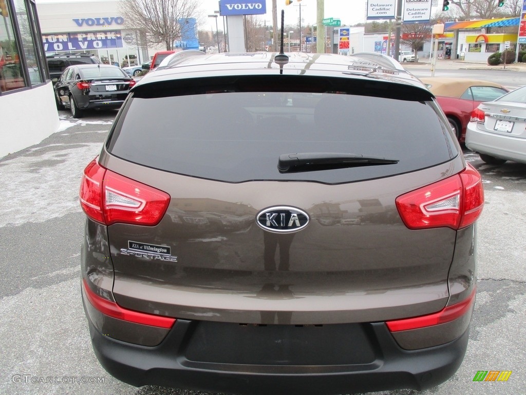 2011 Sportage LX - Sand Track / Black photo #5