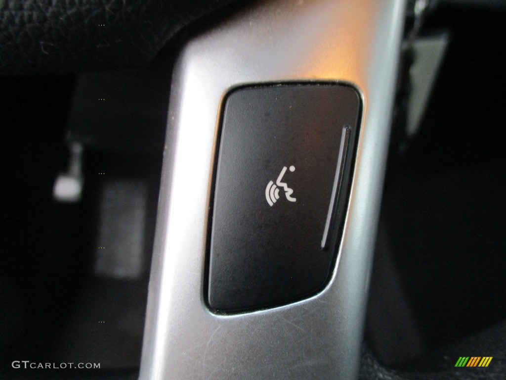 2011 Sportage LX - Sand Track / Black photo #39