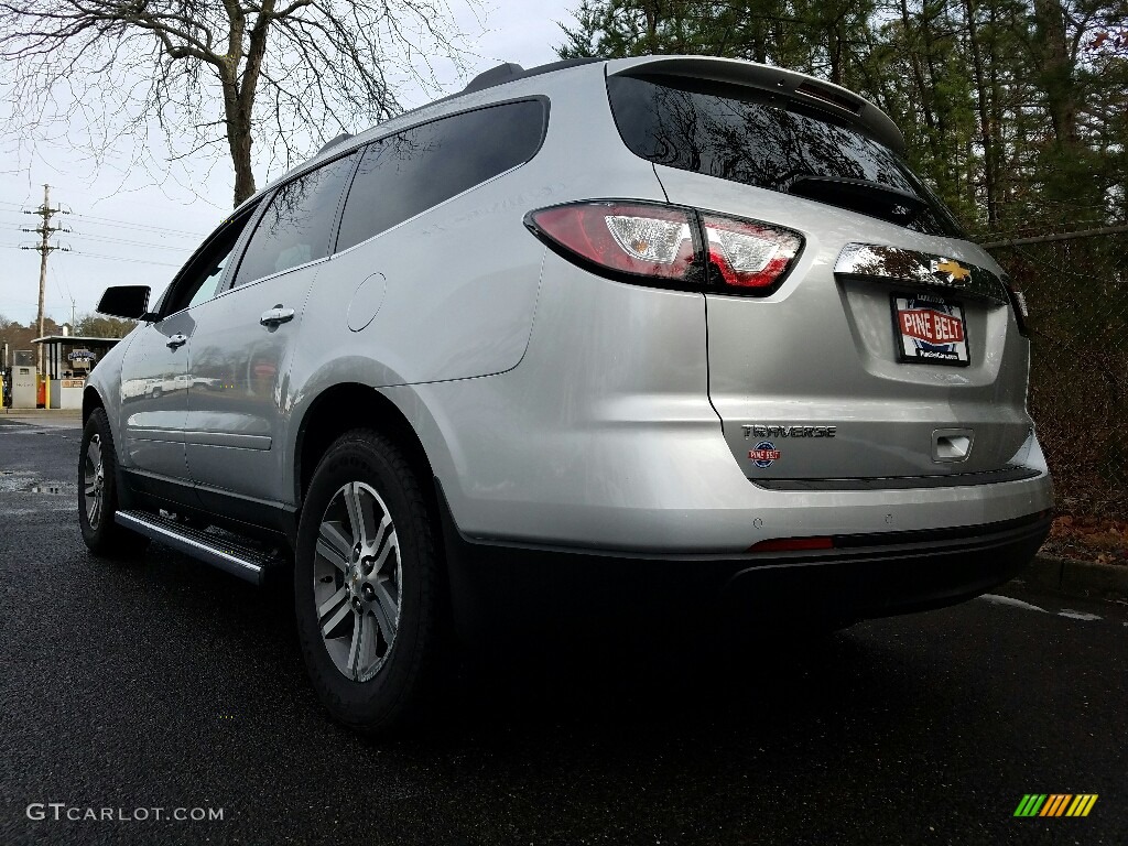 2017 Traverse LT - Silver Ice Metallic / Ebony photo #4