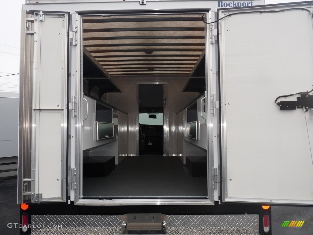 2017 GMC Savana Cutaway 3500 Commercial Utility Truck Trunk Photo #118038129