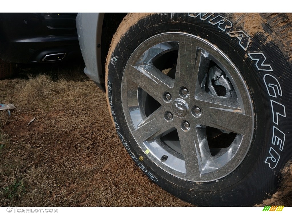 2017 1500 Express Crew Cab - Bright Silver Metallic / Black/Diesel Gray photo #3