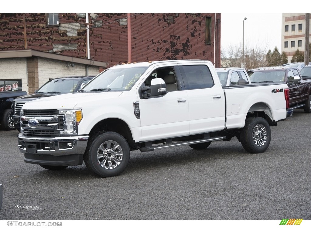 2017 Oxford White Ford F250 Super Duty Xlt Crew Cab 4x4 118032526 2017 F250 Super Duty Xlt Crew Cab 4x4 Oxford White Medium Earth Gray Photo