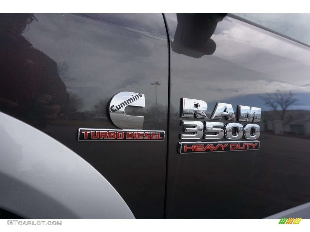 2017 Ram 3500 Limited Crew Cab 4x4 Dual Rear Wheel Marks and Logos Photos