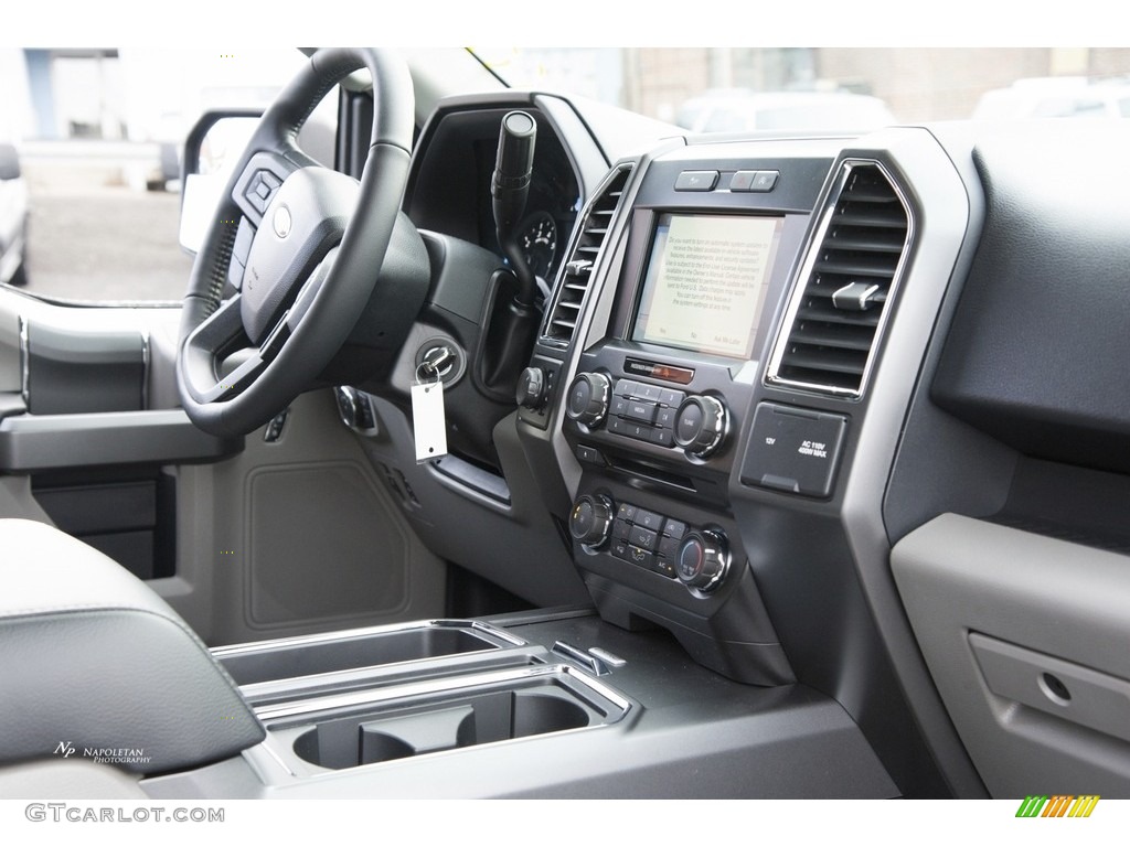 2017 F150 XLT SuperCrew 4x4 - Shadow Black / Earth Gray photo #10