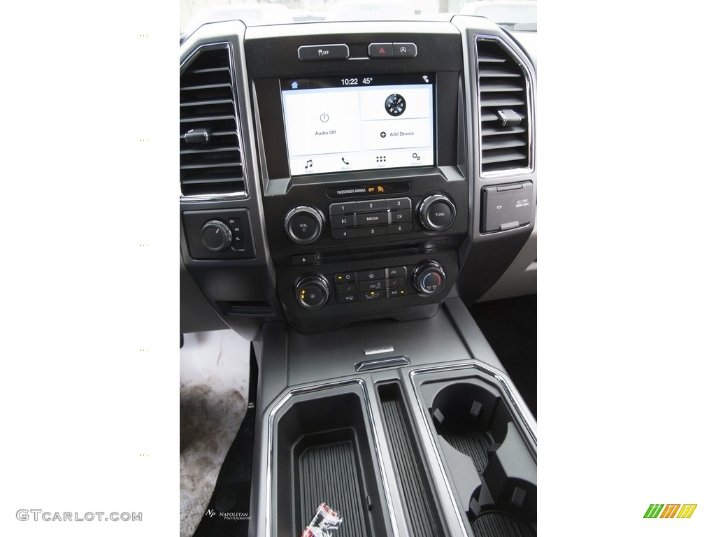 2017 F150 XLT SuperCrew 4x4 - Shadow Black / Earth Gray photo #13